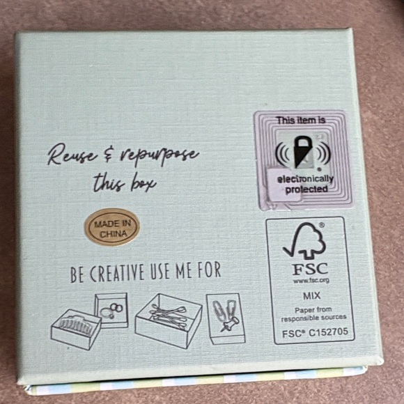 Piper K Gold Bow Earrings with Glass Pearl - Picture 4 of 4